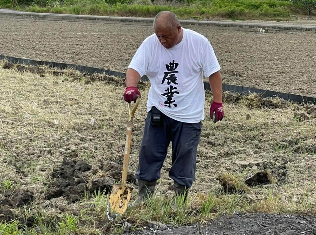 田んぼの水漏れ対策、畦の強化