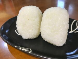お弁当の概念が変わる。への字米で握る「究極の塩むすび」の秘密